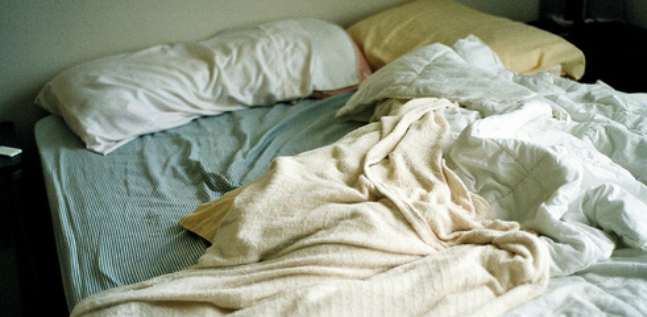 O que a toalha molhada na cama  pode dizer sobre seu relacionamento